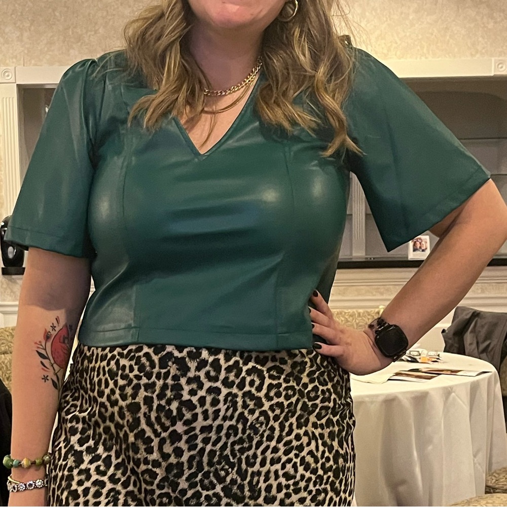 Green Vegan leather crop top Sz Large - Picture 3 of 5